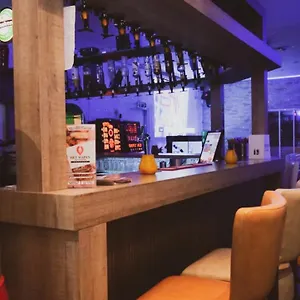 https://het-wapen-van-pernis.utrechthotels.net